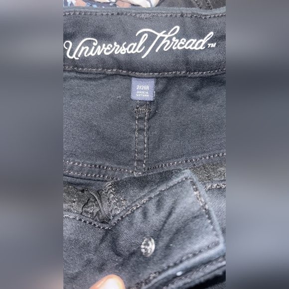 Universal Thread Women Black Jeans - Picture 3 of 6